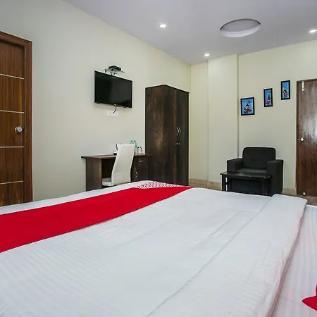 Oyo 26963 Hotel Crystal Grandeur